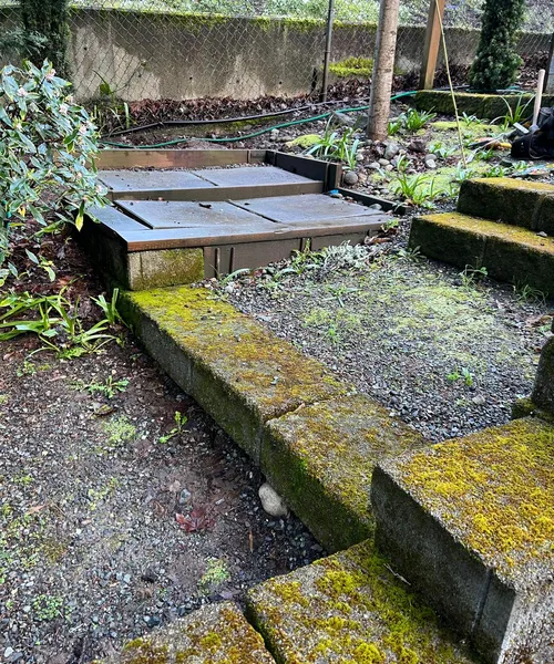 Broom Finish Steps ,retaining Wall And Patio, Integral Concrete Color in Mercer Island 